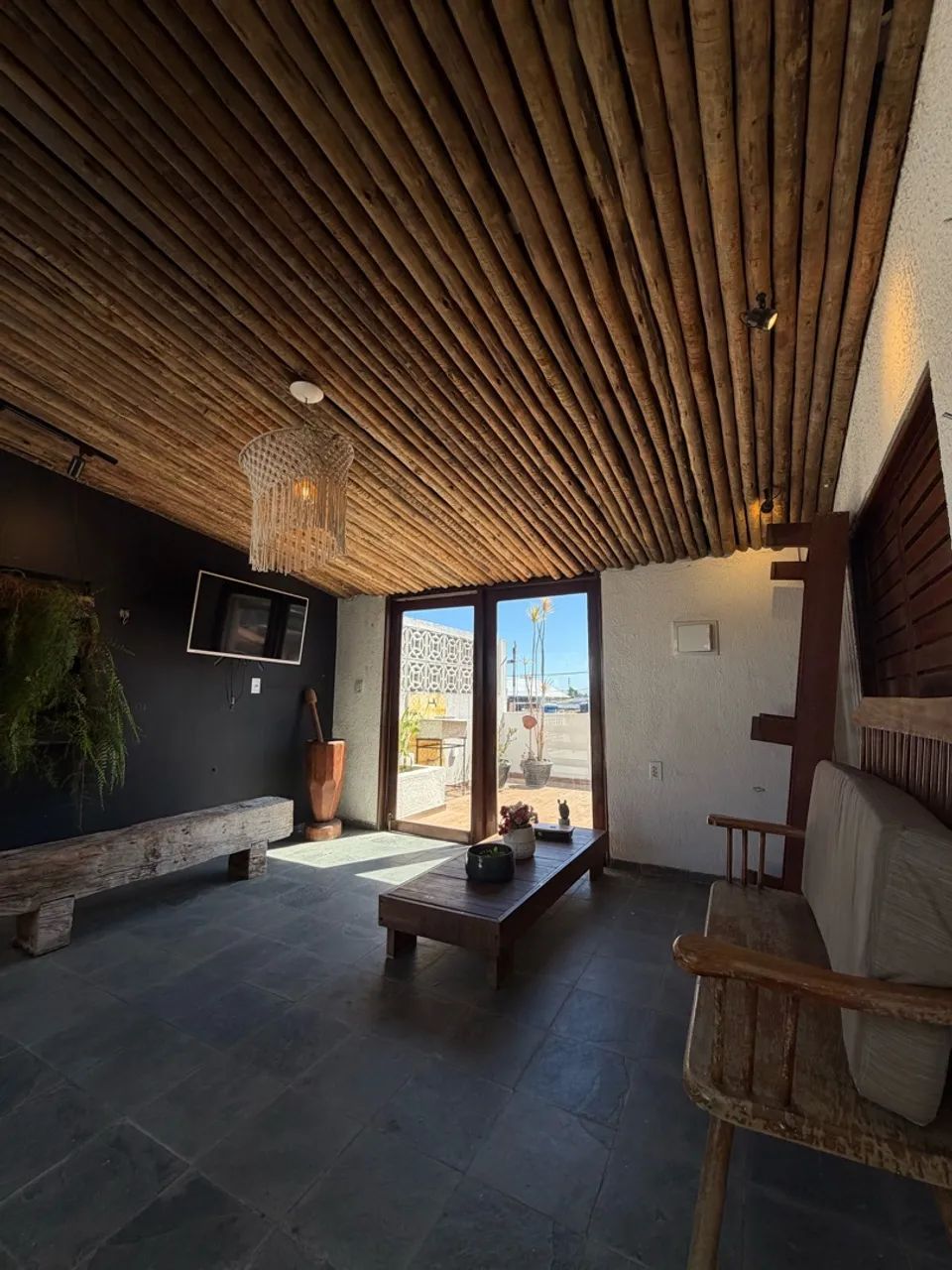 Casa ampla, com lounge gourmet, pronta para morar.