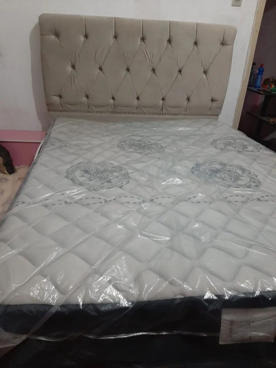 Cama casal, com cabeceira acoxoada, 600 a cama e junto com o colchão 1000 - Foto 3