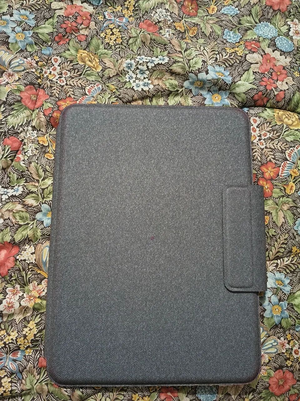 Capa teclado Logitech fólio iPad Air 4ª e 5ª Geração  - Foto 4