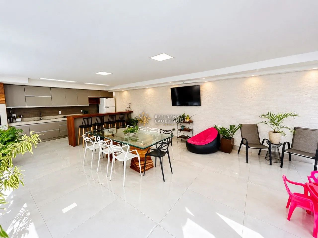 Casa com 3 quartos, suíte e 2 vagas - Santa Mônica