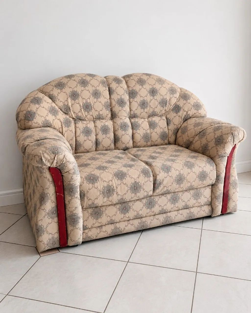 Vendo sofá de 2 lugares + 2 capas inclusas