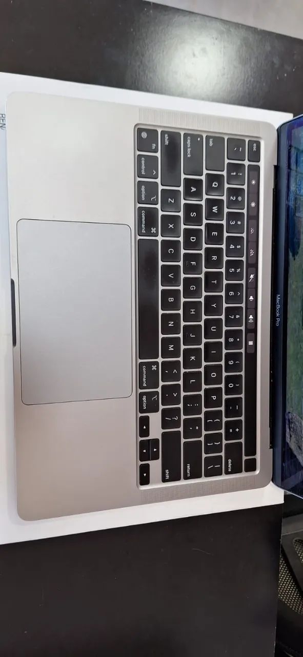 300円スタートMacBook Pro M1 シルバー MacBook Pro M1 Touch Bar - 256GB SSD | 8GB RAM | Estado Impecável
