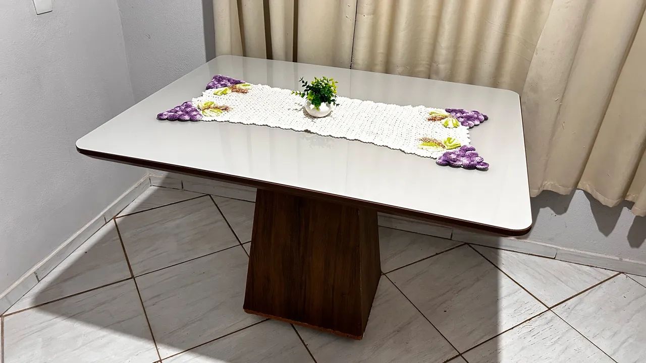 Mesa de jantar 4 lugar 