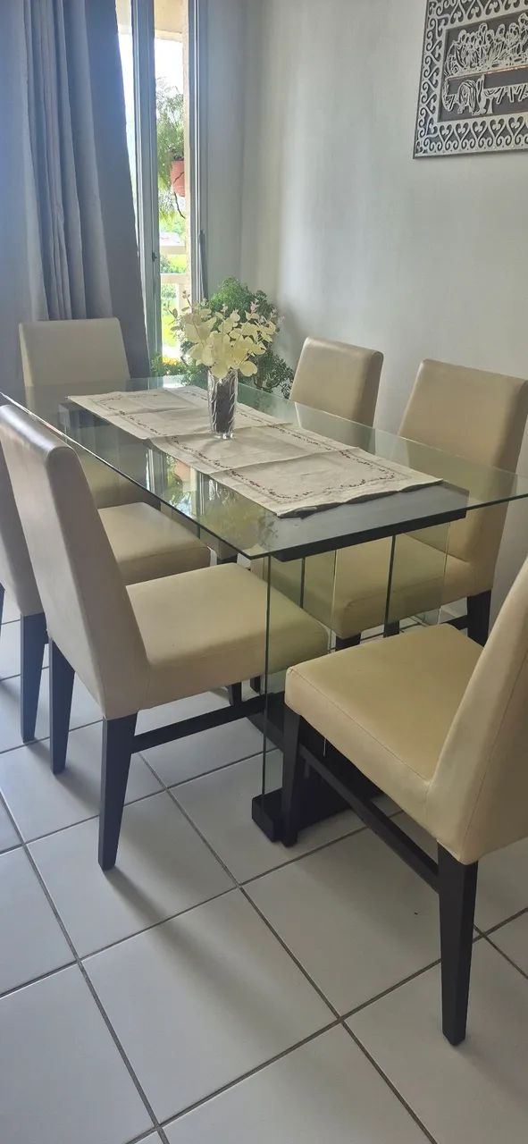 Mesa de jantar com tampo de vidro e 6 cadeiras  - Foto 5