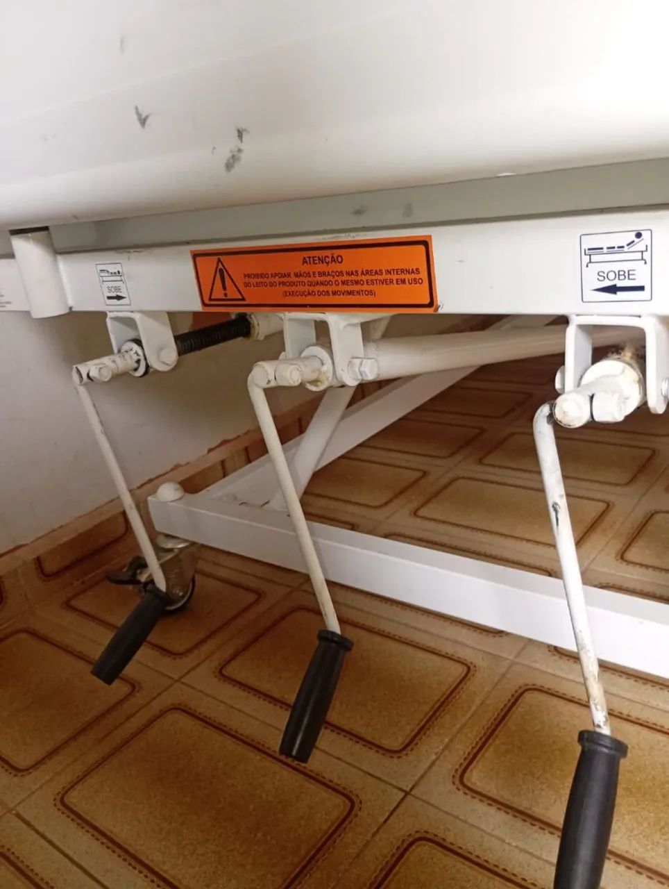 Cama hospitalar com colchão  - Foto 5