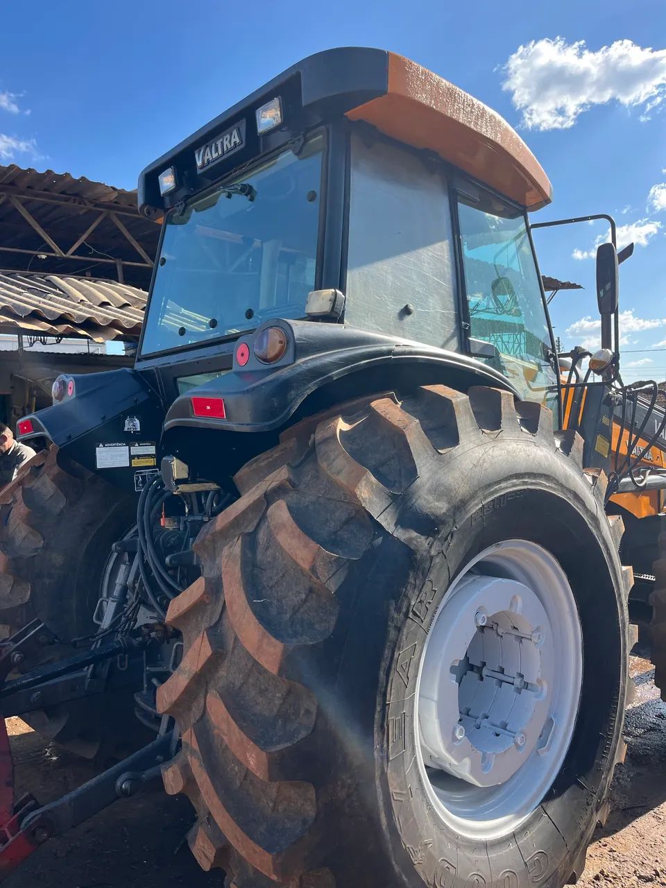 Trator de pneu Valtra BM125 Cabinado - com Madal - Foto 5