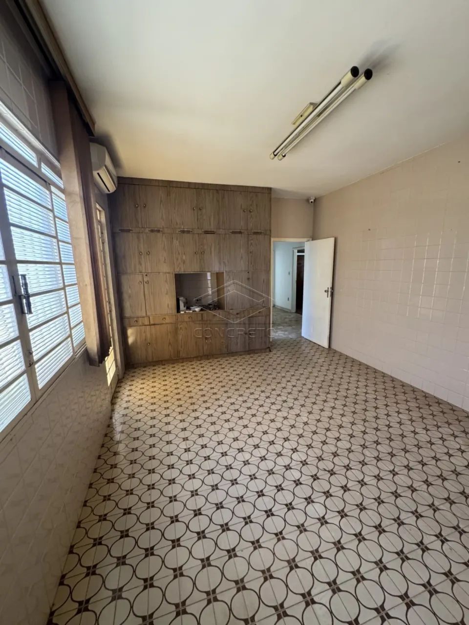 CASA COM 3 DORMÍTORIOS SENDO 1 SUÍTE EM EXCELENTE LOCALIZAÇÃO. BAURU/SP - Foto 5