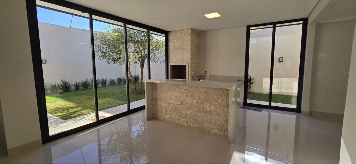 Casa em excelente localização com 3 suítes - Foto 5