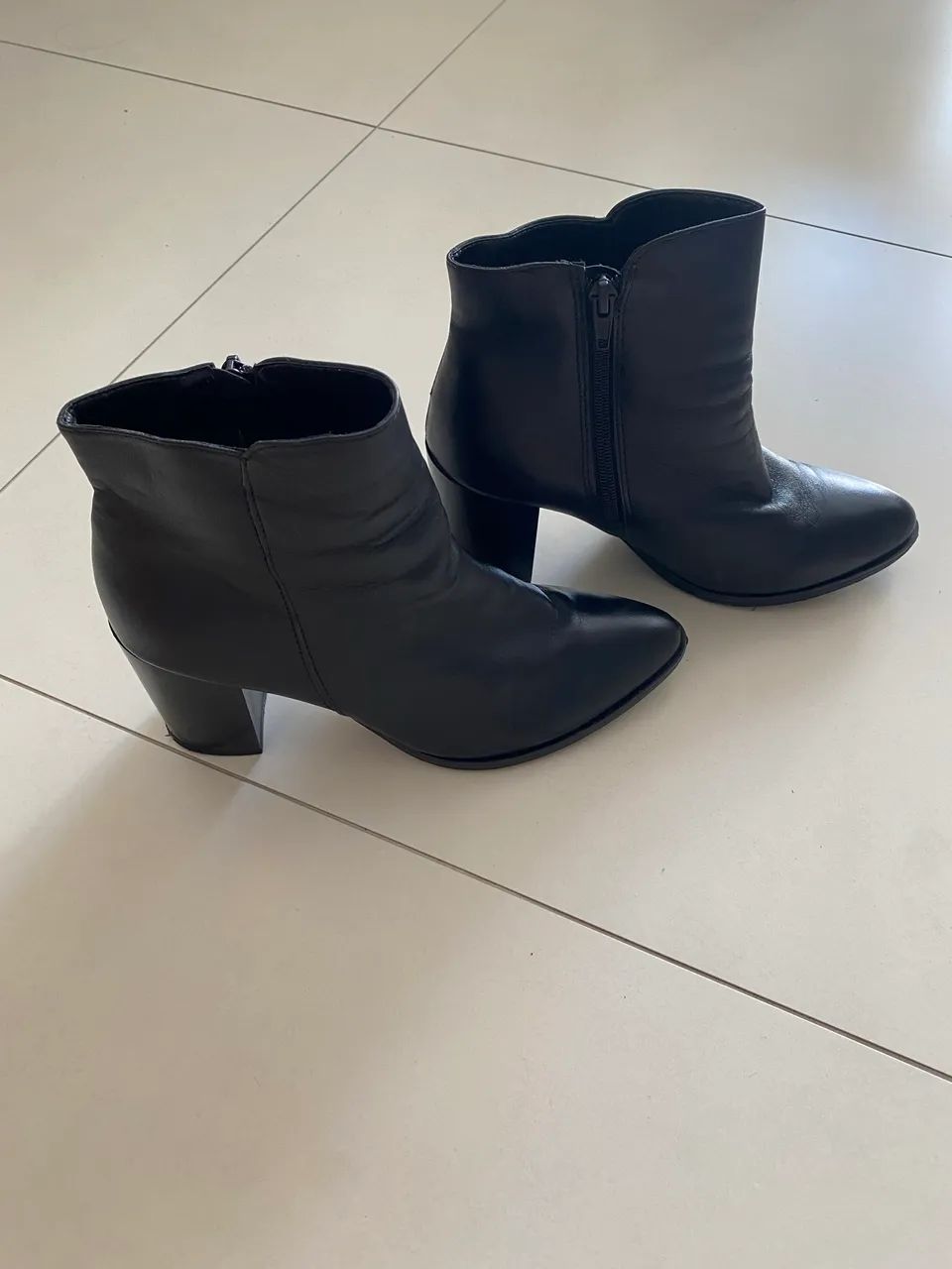 Bota de couro preta marca Corello - tam.37 - Foto 2