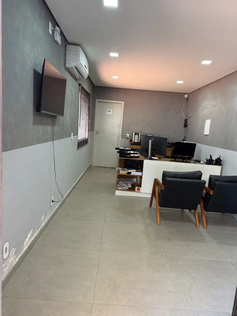 ALUGO SALA COMERCIAL - AVIRIO