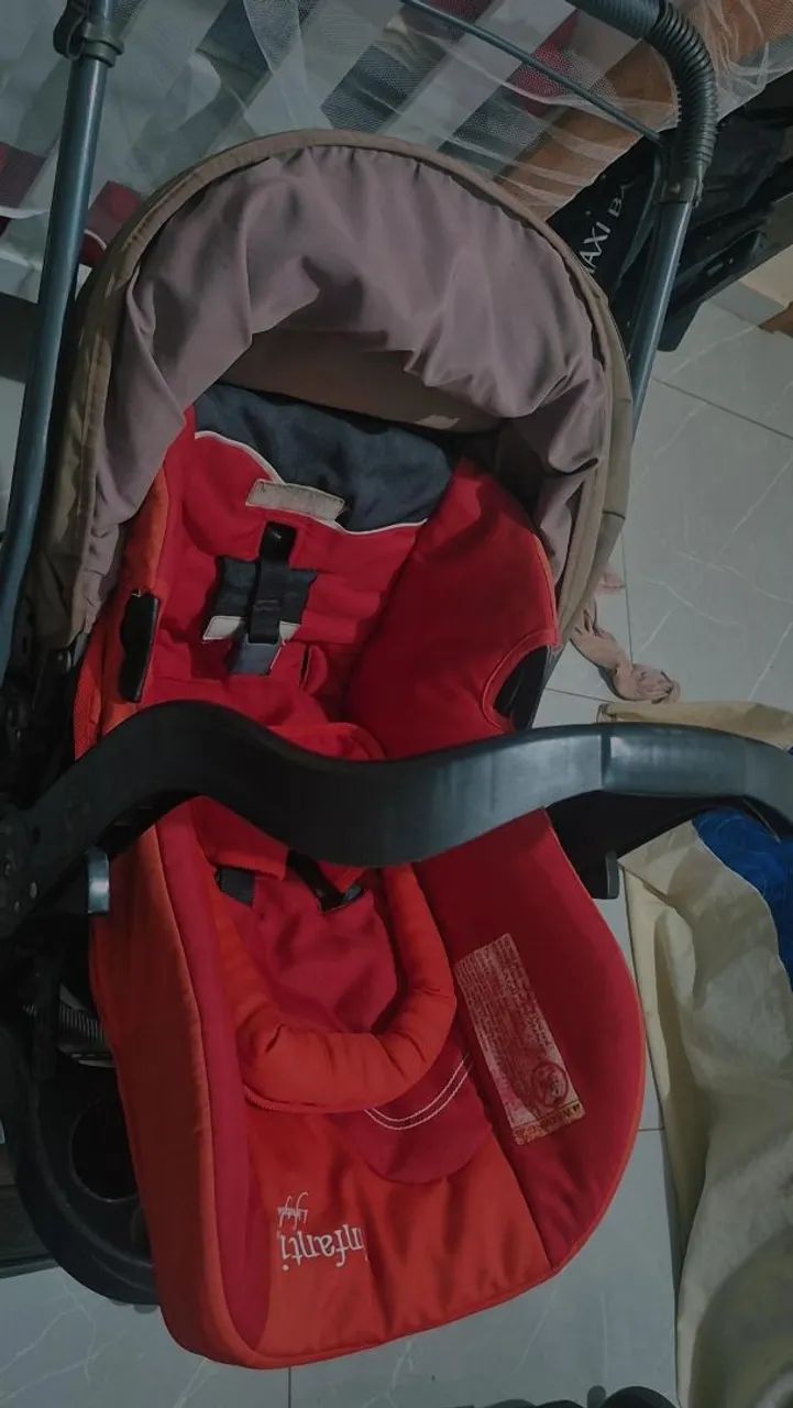 Vendo carrinho e bebe conforto 