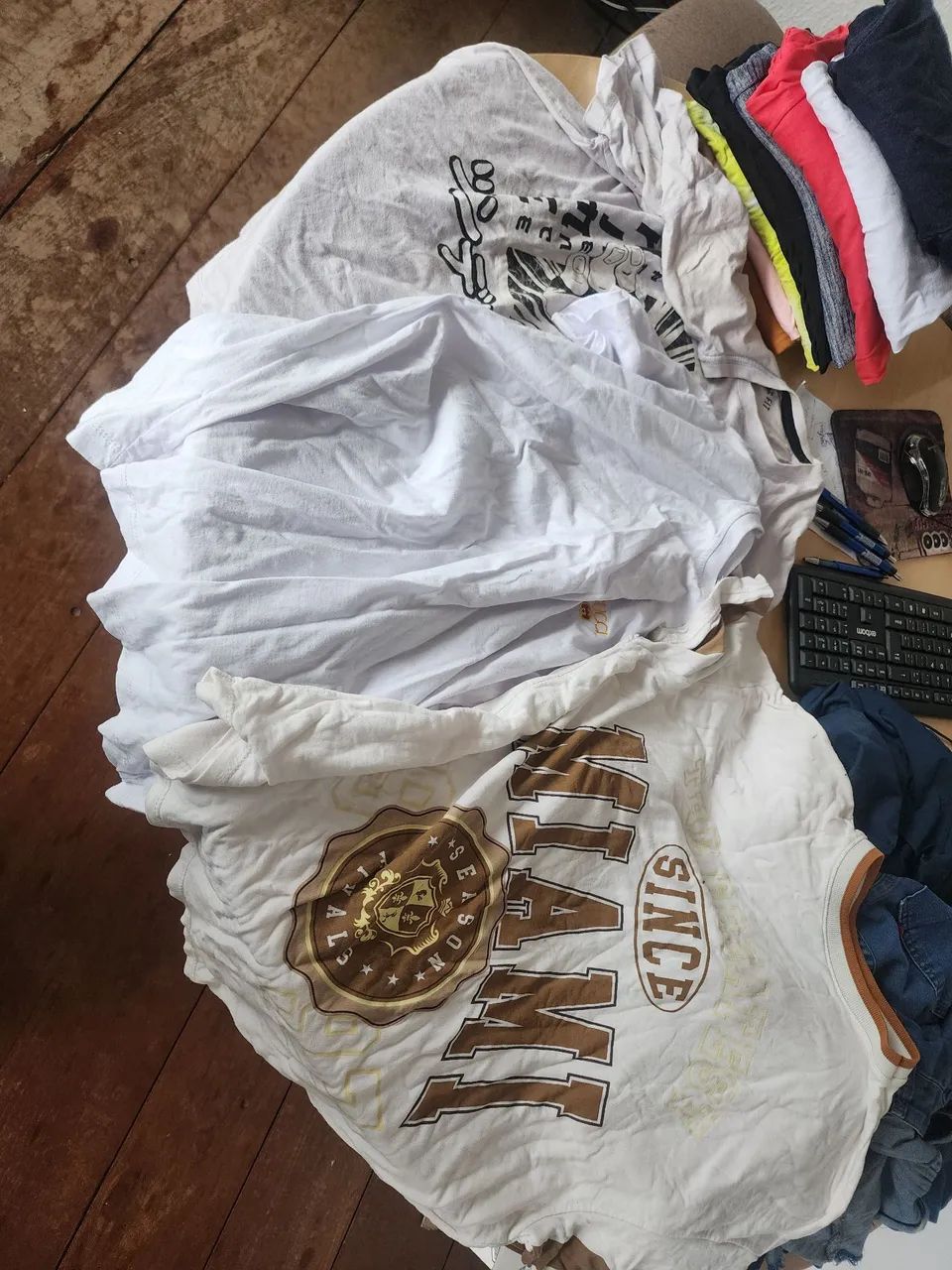Lote com 16 camisetas - Foto 3