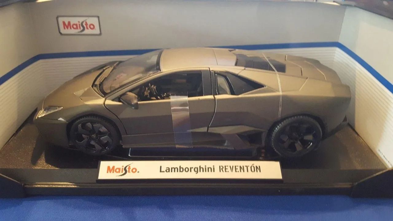Miniatura 1:18 Maisto Bburago Revénton - Foto 2