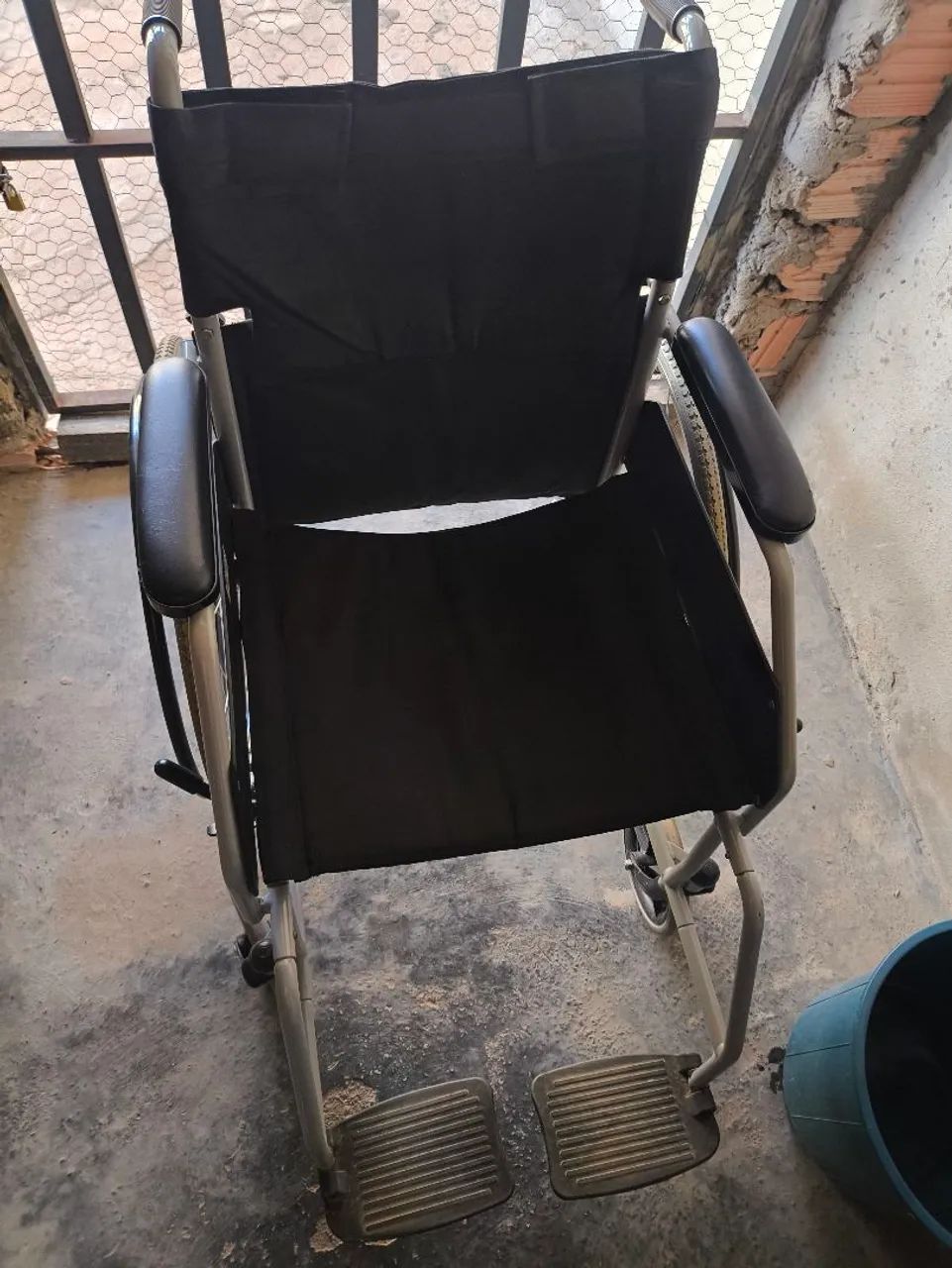 Vende-se cadeira de roda 400R$ - Foto 3