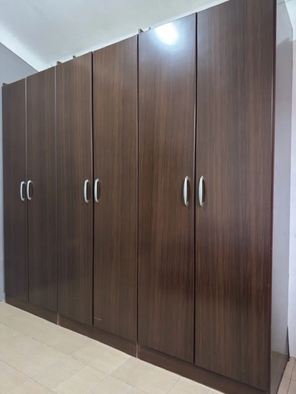 Guarda roupa madeira boa 