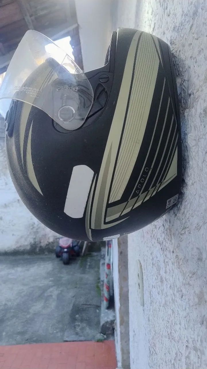 Capacete de moto apolo Tam 56, usado, porém em bom estado! 