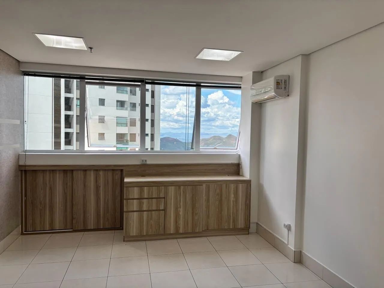 Sala Comercial 27m² com Vaga no E-Office - Vila da Serra