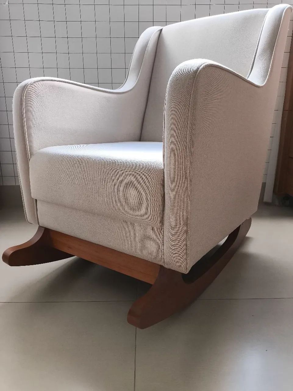 Poltrona de balanço + pufe - Conforto para sala e descanso - Foto 2