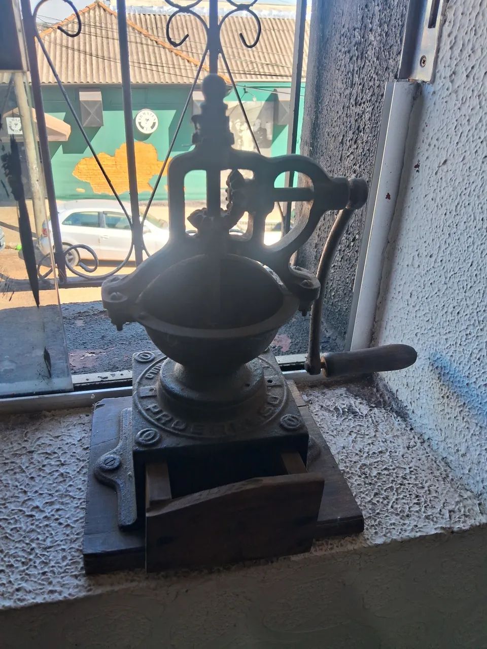 Moedor de cafe antigo - Foto 2