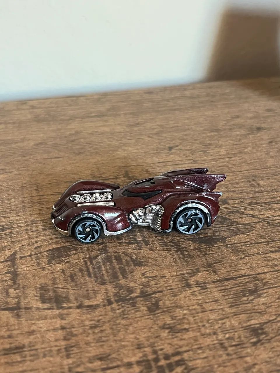 Hot Wheels Batman Arkham Asylum Batmobile HCW59 2022 Usado - Foto 2