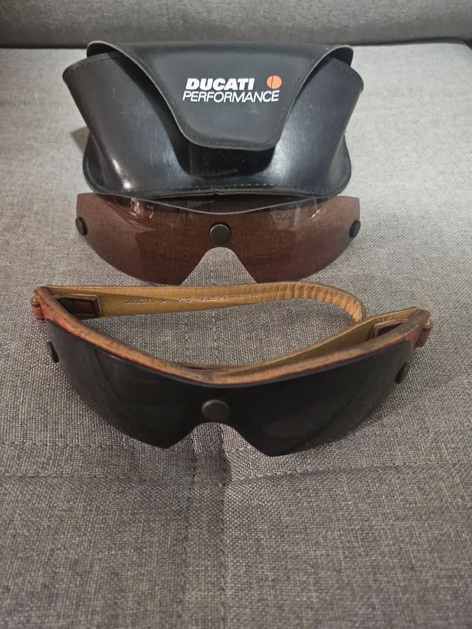 Óculos Ducati vintage com lente extra.