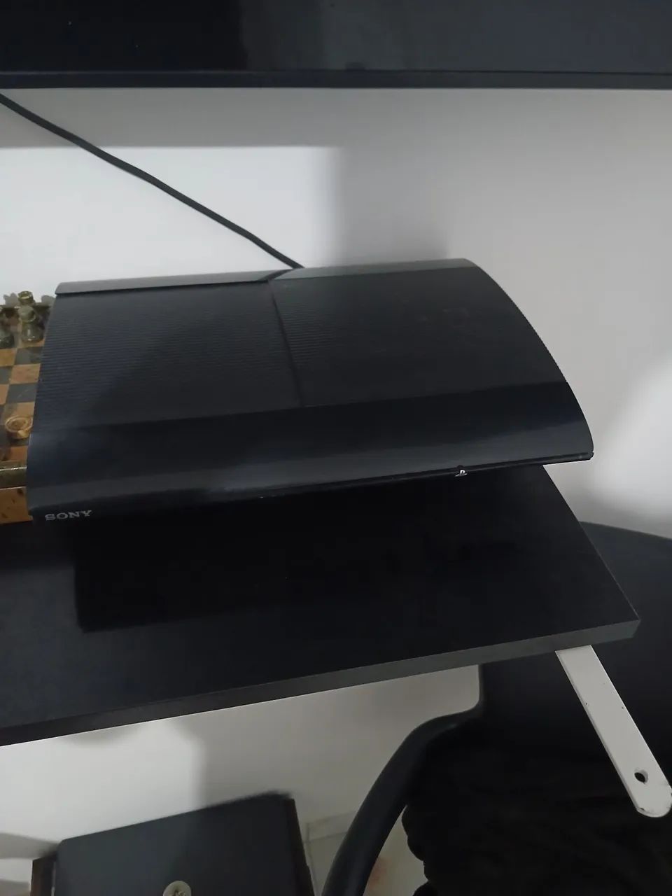 VENDO PS3 SLIM COM DOIS CONTROLES  - Foto 2