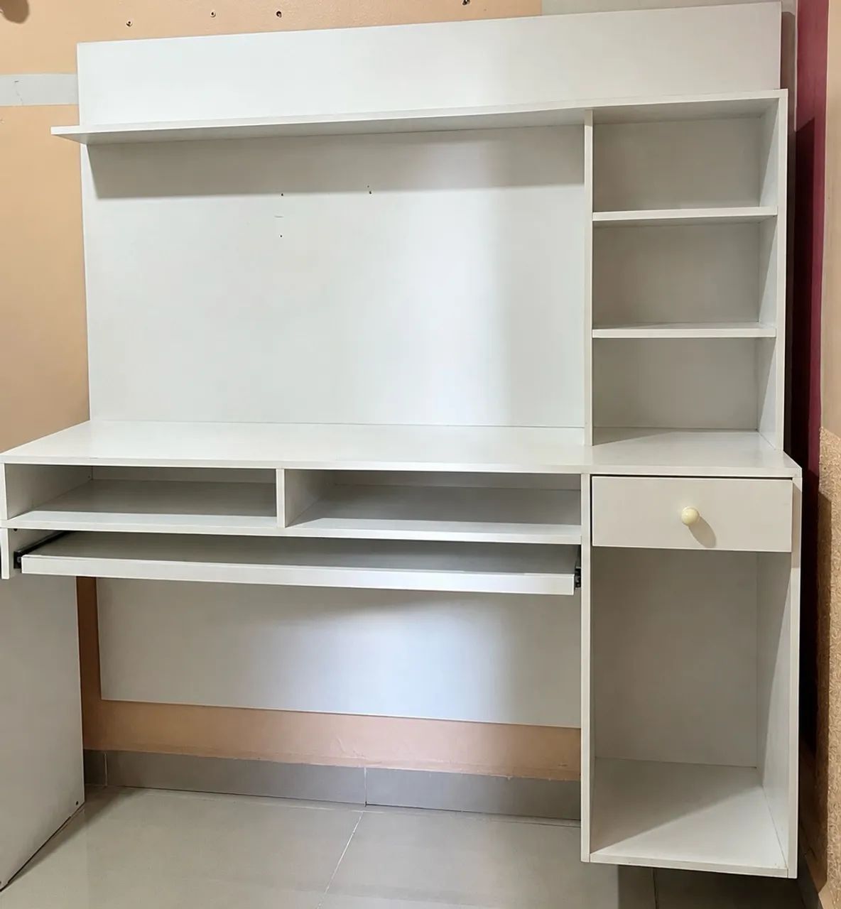 Móvel de escritório/escrivaninha em MDF BRANCO.