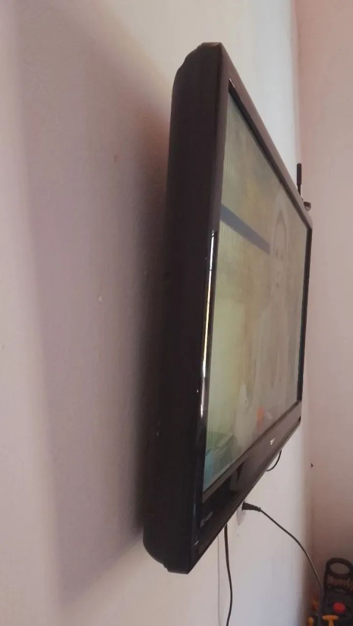 VENDO TV SEMP TOSHIBA 42 POLEGADAS FULL HD - Foto 2