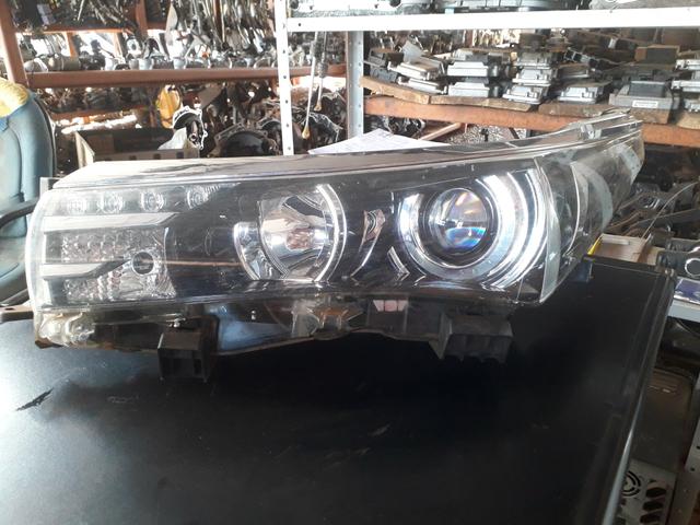Farol dianteiro esquerdo Toyota Corolla c led 2016 Usado Original