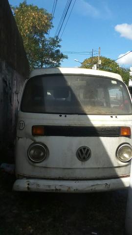 Kombi depenada de leilão