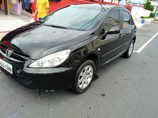Vendo Peugeot 307 Presenc ano 2006 com ar direção airbags interior em couro valor 18000 - Foto 14