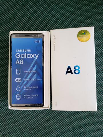 Dois aparelhos celulares