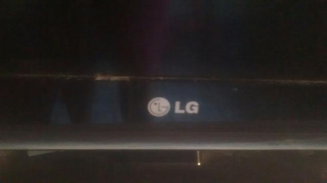 Tv d led para retirada de peças com pouco tempo de usu *