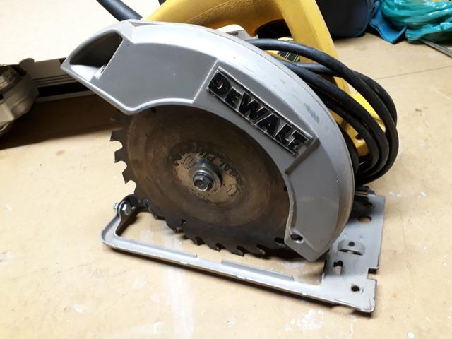 Serra circular 180mm DeWALT 220V