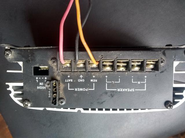 Amplificador de som automotivo