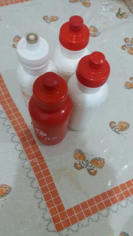 Kit para água/suco com bebedor na tampa com trava - Foto 3