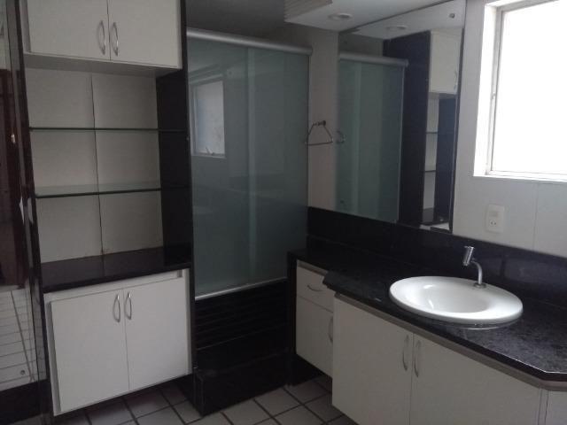 Apto - Petrópolis - 140m2 - 3 quartos sendo uma suíte - 2 vagas -SN - Foto 8