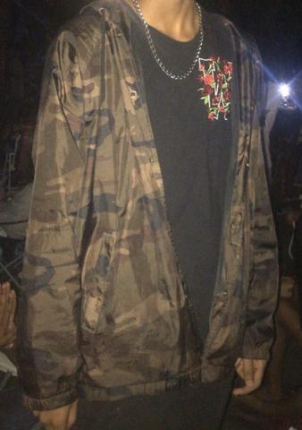 Vendo corta-vento camuflado