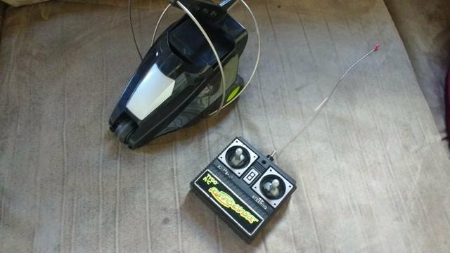 Vendo carrinho de controle remoto Revolver relíquia