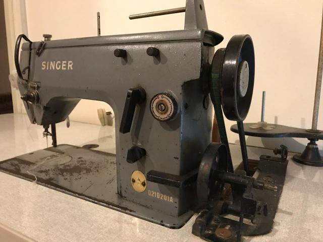 Máquina Singer industrial de Costura e Bordados - Foto 4