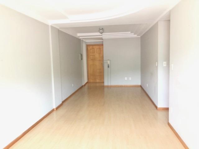 Suíte mais dois dormitórios e duas vagas de garagem lateral - Foto 3