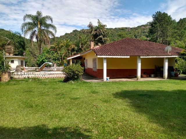 Sitio com 20.000 m²,bela casa,imenso lago e espaço para criações - Foto 3