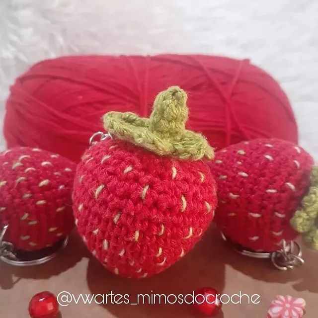 Chaveirinho morango amigurumi  - Foto 2