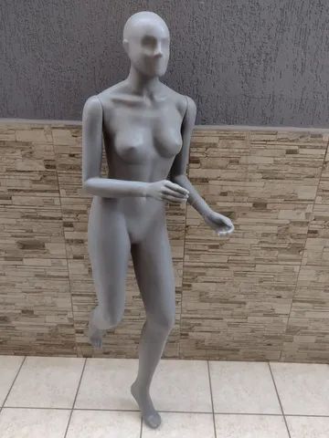 Vendo manequins de plástico rígido e de fibra 