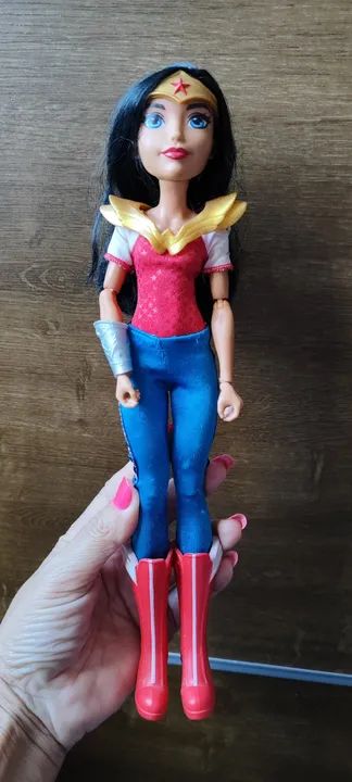 Boneca mulher maravilha 
