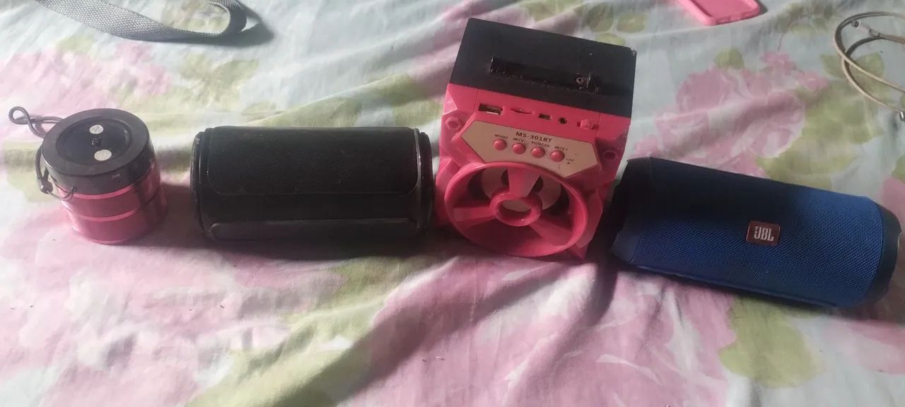 iPhone, play 2, brinquedos, correntes, caixinhas de som - Foto 3