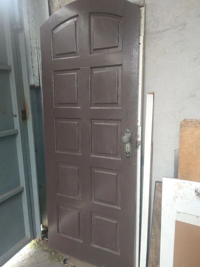 Porta de madeira maciça 