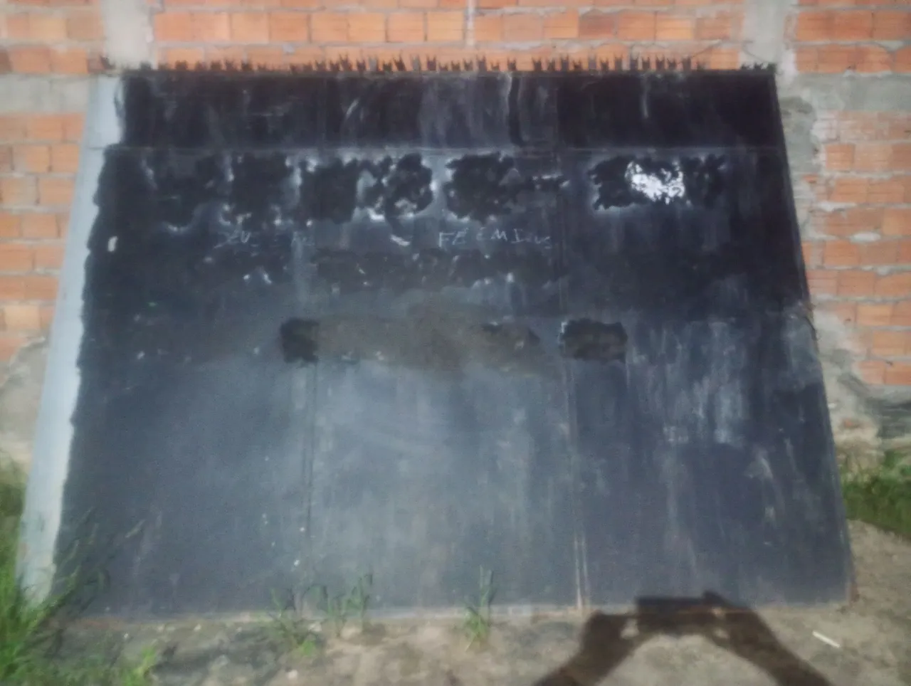 Porta de Aço Resistente e Durável