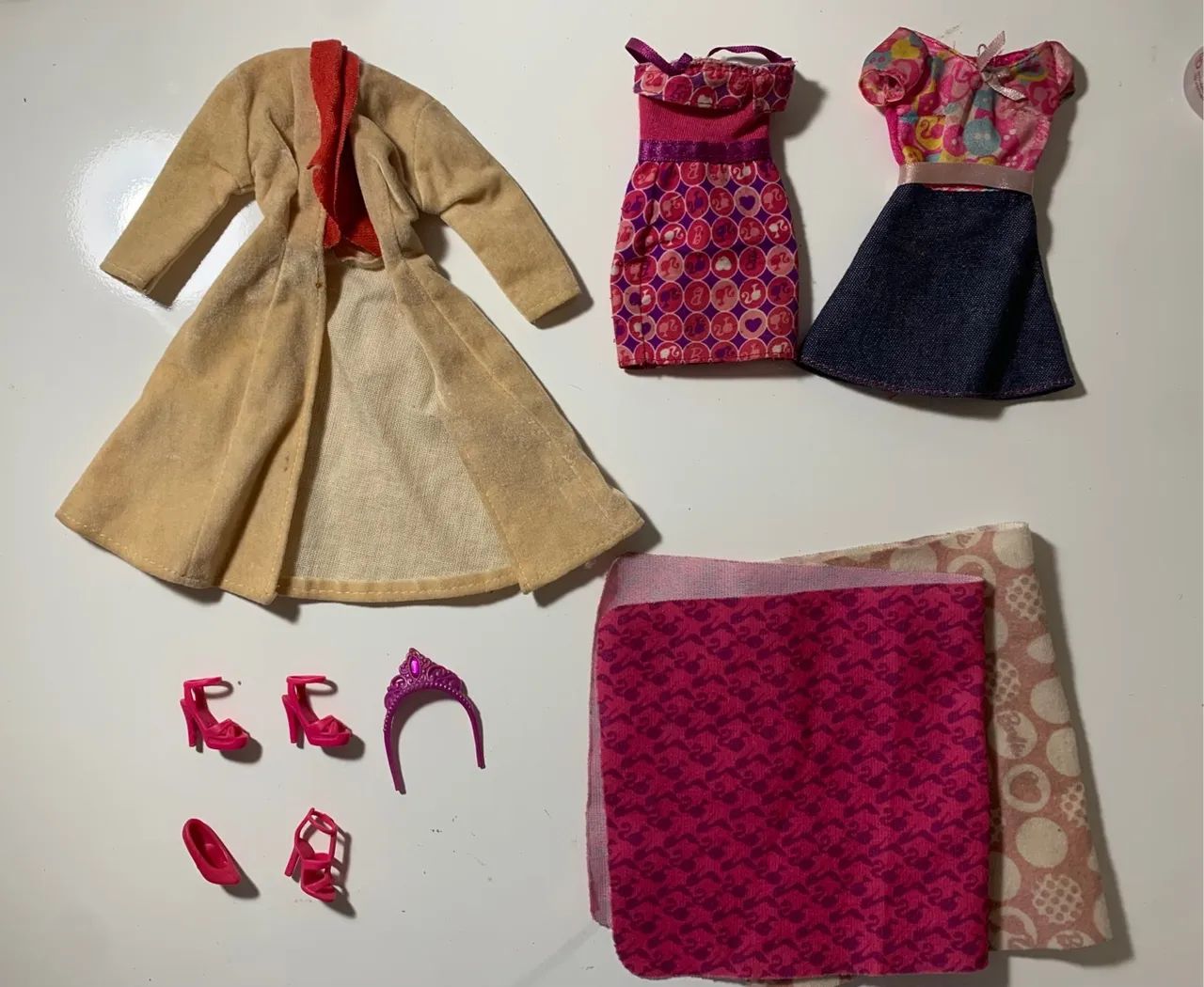 Lote Barbie - Acessórios, móveis e roupas  - Foto 4
