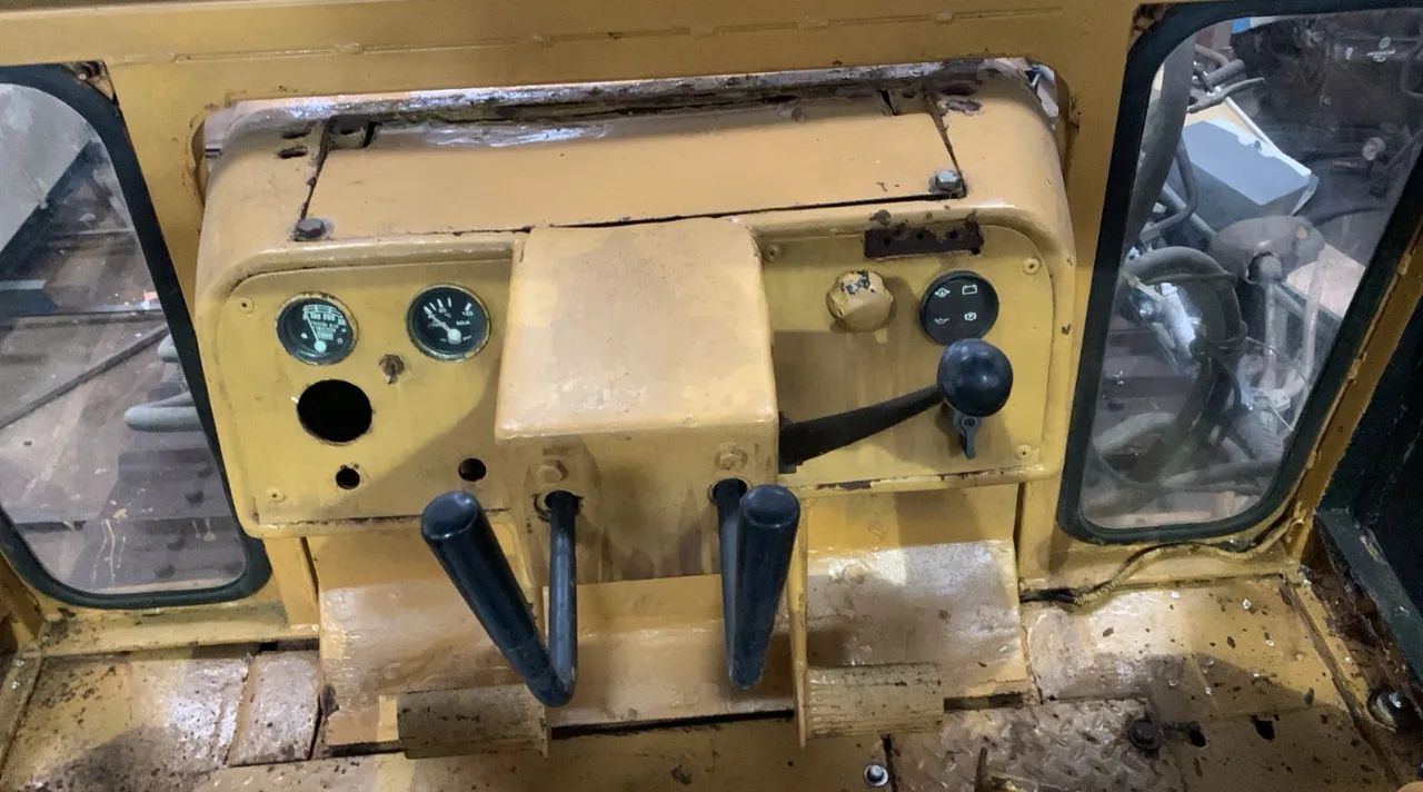 Trator de Esteira Caterpillar D4E ano 1986 com Torque e mecânica em ótimo estado - Foto 6
